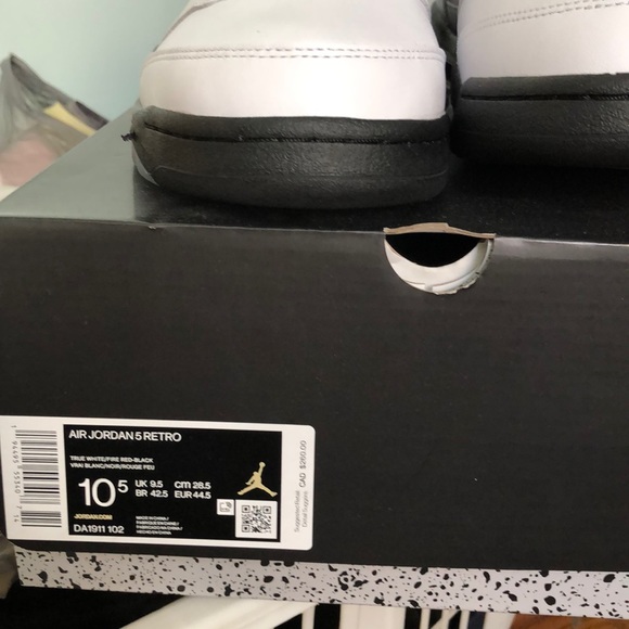 Jordan 5 Retro Fire Red 🔥👟DSWT !! - Picture 3 of 7
